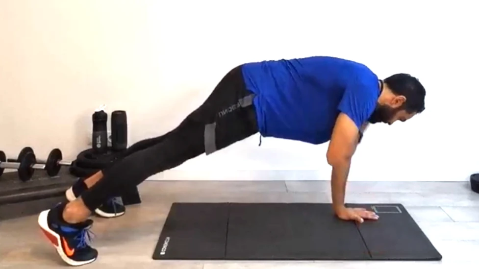 Gainage Planche avec Tape sur l'Épaule