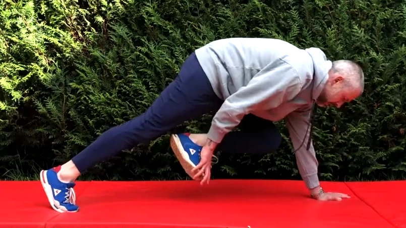 Gainage Planche avec Tape sur l'Orteil