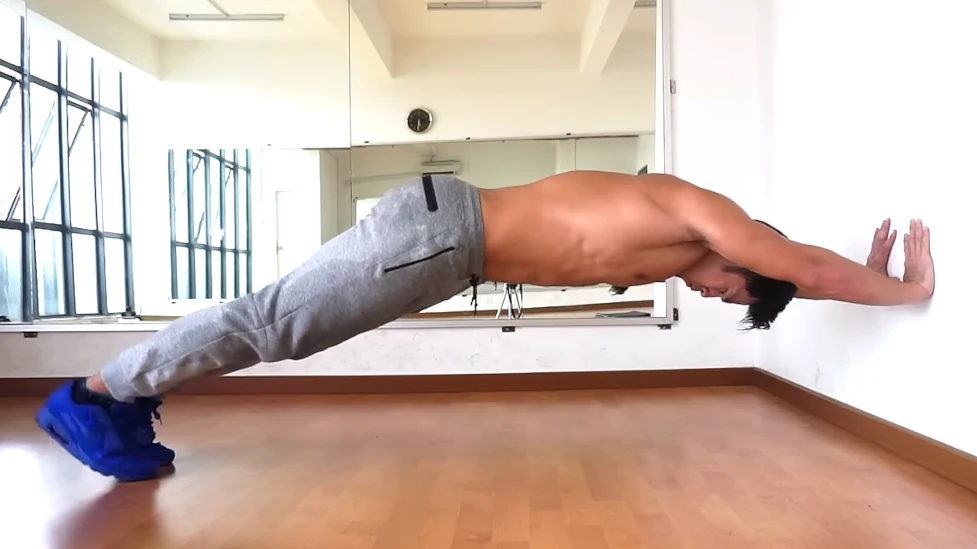 Gainage Planche Bras au Mur